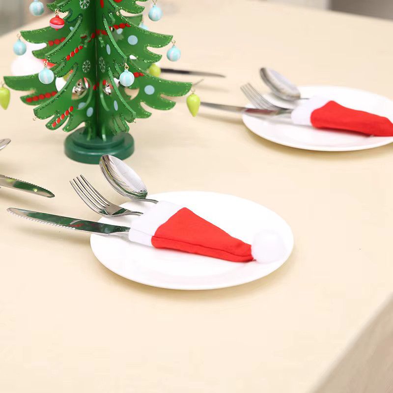 Alivparty Bestecktaschen Weihnachtsmann aus Filz in Rot für deine Weihnachtsdekoration - Bild 2