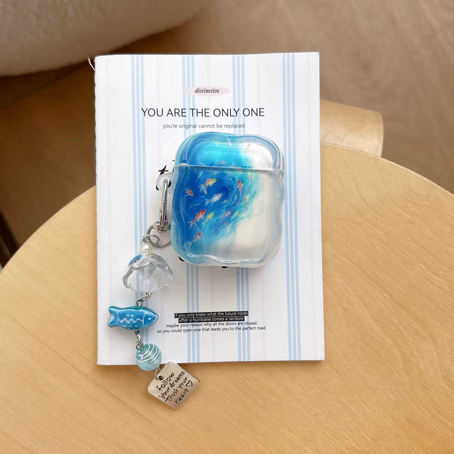 Schutzhülle für AirPods 2 3 4 Pro 2 Pro 3 mit Koi-Fische Design in Blau mit Anhänger - Bild 2