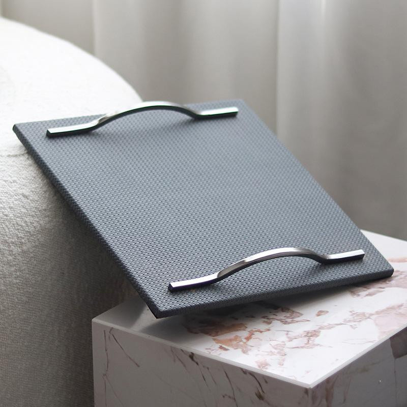 Rechteckiges Tablett aus gewebtem Leder mit dekorativen Ornamenten, B/T: 34,0 x 34,0 cm, Höhe: 3,5 cm - Bild 2
