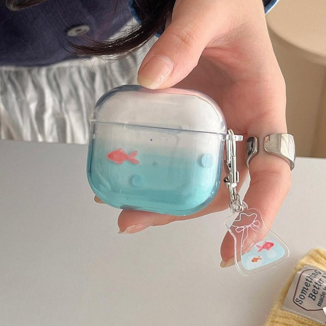 Transparente AirPods Schutzhülle mit Goldfisch Koi Farbverlauf und süßem Anhänger für Apple AirPods Pro 2, AirPods Pro, AirPods 3 und AirPods 4, Multicolour - Bild 1