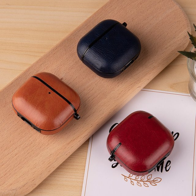 Retro PU Leder Schutzhülle für Apple AirPods 4 (2024 ANC) in Braun inklusive Reiniger-Stift - Bild 1