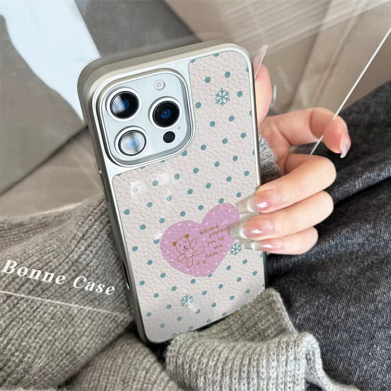 AIR PLUS Handyhülle mit blauem gepunktetem Herz-Teddybär-Design und Ledertextur für iPhone 11 bis iPhone 17 Pro Max, sturzsicher - Bild 2