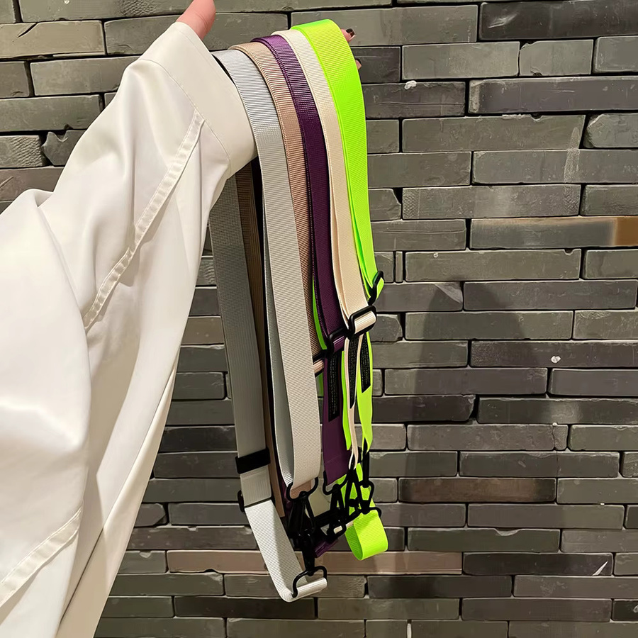 Robustes und verstellbares Handy-Lanyard als diagonale Umhängekette in Multicolour - Bild 5