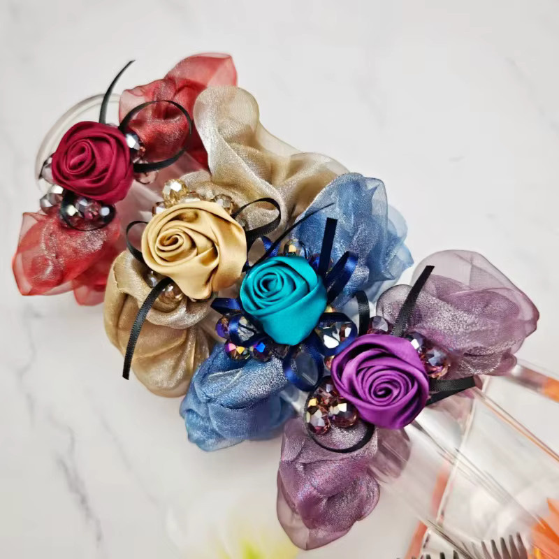FENGCHE Scrunchies mit Rosen-Design, Haargummis für Damen - Bild 1
