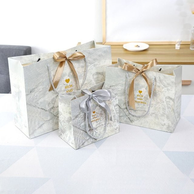 Kreative Geschenktüte mit Marmorierung-Druck in Gold aus Papier für eine große Kapazität - Bild 1