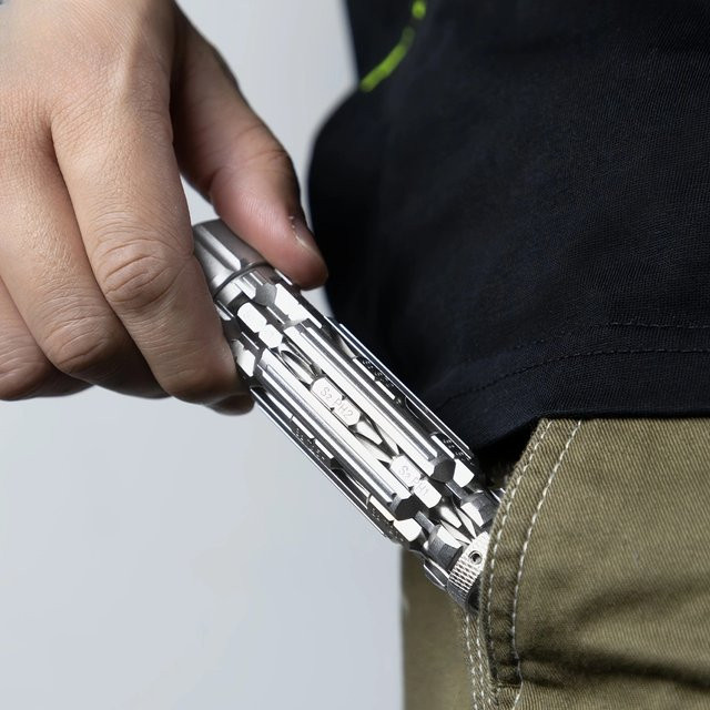 VMAN S1 EDC Multifunktions-Schraubendreiser-Set mit magnetischen Torx, Phillips und Sechskant-Bits in Silber und Weiß - Bild 1