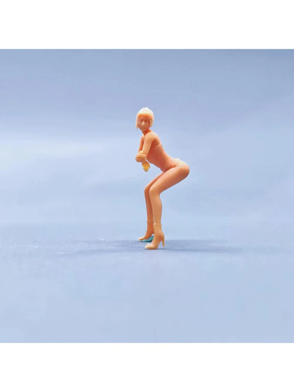 EHCMODEL Miniatur-Modellfigur aus Kunstharz in beige für Diorama und Modellbau mit Motorrad-Sitzhaltung - Bild 1