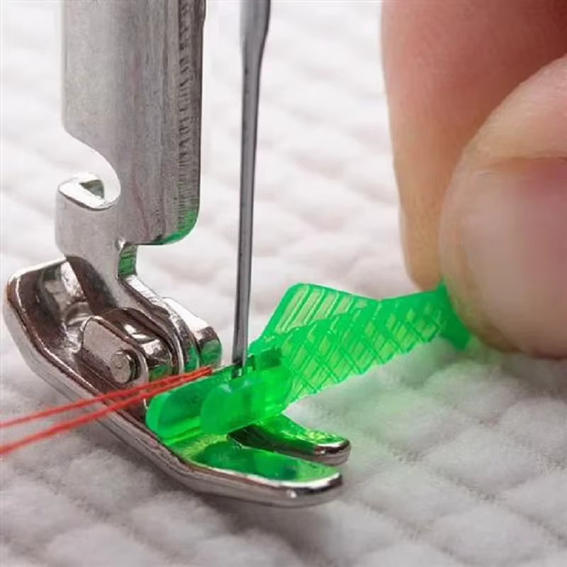 Automatischer Nadel-Einfädler in Fischform für Heim- und Maschinennähen, DIY-Nähwerkzeug aus Kunststoff, Grün und Pink - Bild 3
