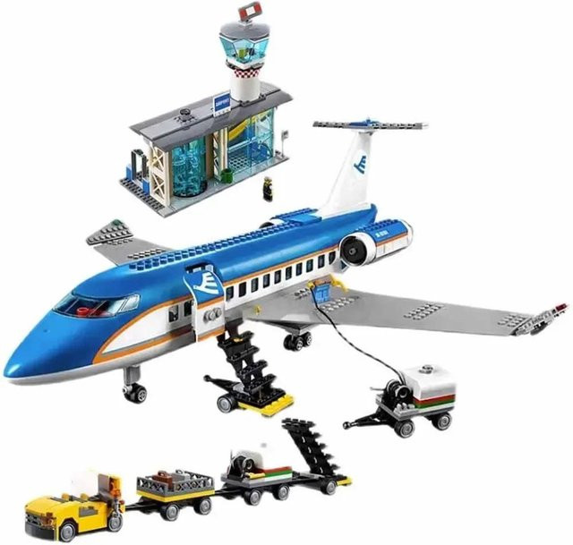 LEGO Bemannter Flughafen Passagierterminal Flugzeug, Bausteine, 718 Teile - Bild 1