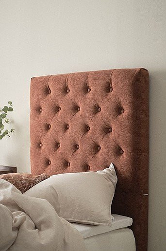 SKENE Kopfteil von Jotex in Rot und Braun, Wandmontage, Breite: 90 cm, Höhe: 122 cm, Tiefe: 10 cm - Bild 1
