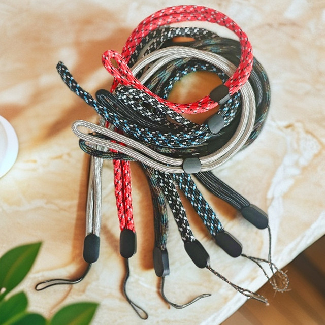 WSSHE Handy-Lanyard in Multicolour als universelles Anti-Verlust-Smartphone-Zubehör für iPhone 12, 13, 14 und Xiaomi - Bild 1