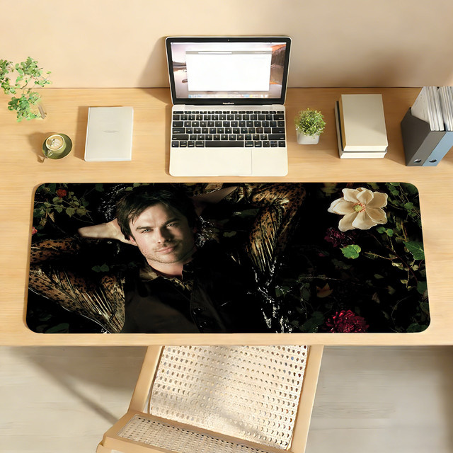 Damon Salvatore Vampire Diaries XXL Mauspad als rutschfeste Schreibtischunterlage in Multicolour für PC und Laptop - Bild 1