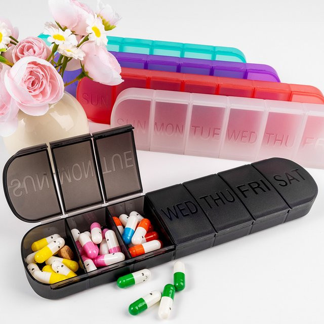 YOCITY Pillendose für 7 Tage in Rot, tragbares Mini-Pillenetui und Medikamenten-Organizer für die Reise - Bild 1
