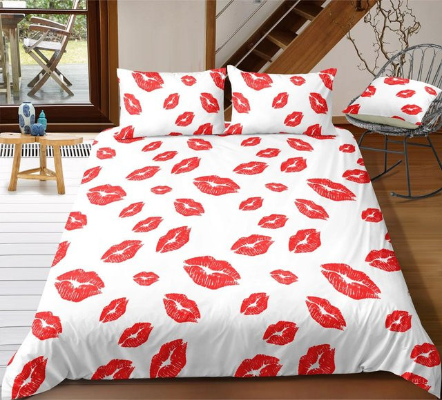 Bettwäscheset Lodestar mit rotem Lippen-Print auf weißem Hintergrund, bestehend aus Bettbezug und Kissenbezug, Farbe: Rot/Weiß, B x H: 240 x 220 cm - Bild 1