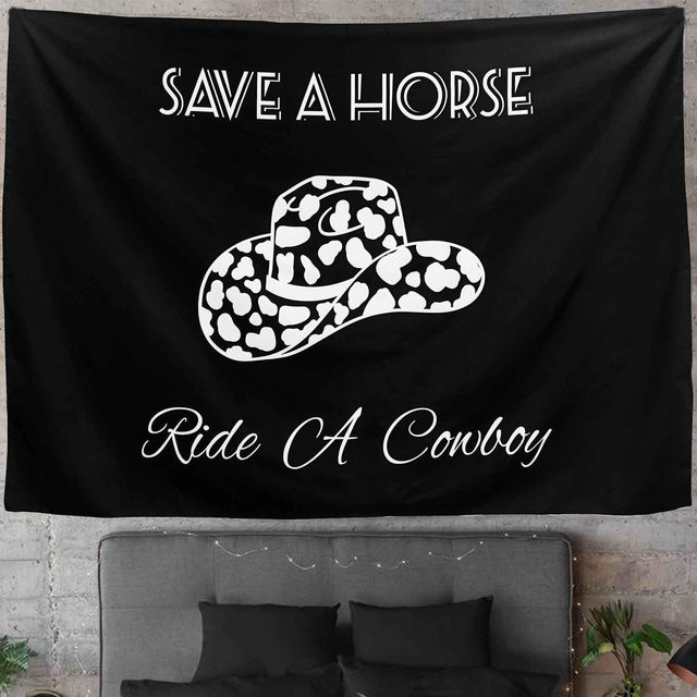 Save A Horse Ride A Cowboy Wandteppich von JMG Household Supplies, weißer Wandbehang mit Westernhut-Motiv, B x H: 70 x 100 cm - Bild 1