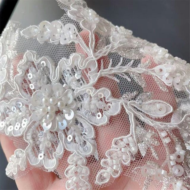 R SMEALE Paar weiße Blumen-Aufnäher mit Perlen-Pailletten und Spitze sowie Spiegel-Applikation für DIY-Hochzeitszubehör, Breite: 33,5 cm, Tiefe: 16 cm - Bild 1