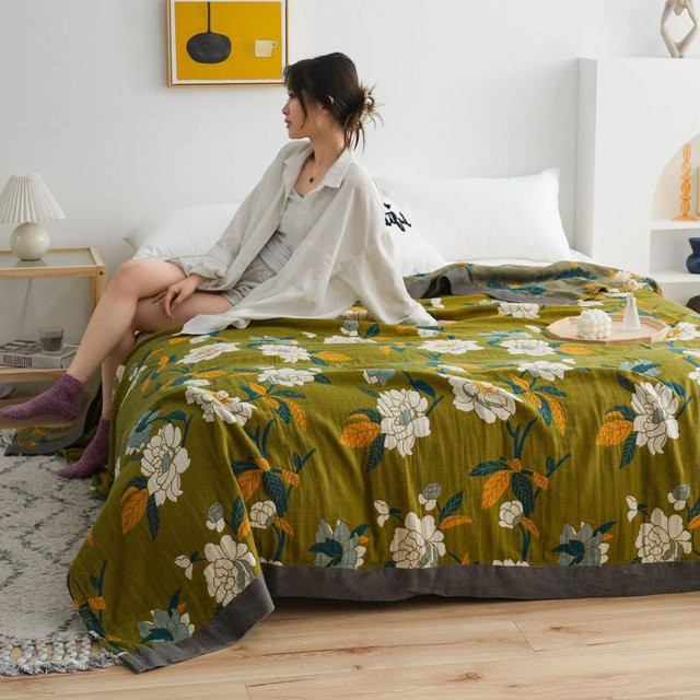 Japanische Überwurfdecke aus Baumwollgaze von Your Warm Home, florales Design in Grün, weiche Steppdecke für Sommer und Übergangszeit, B/B: 200 x 230 cm - Bild 1