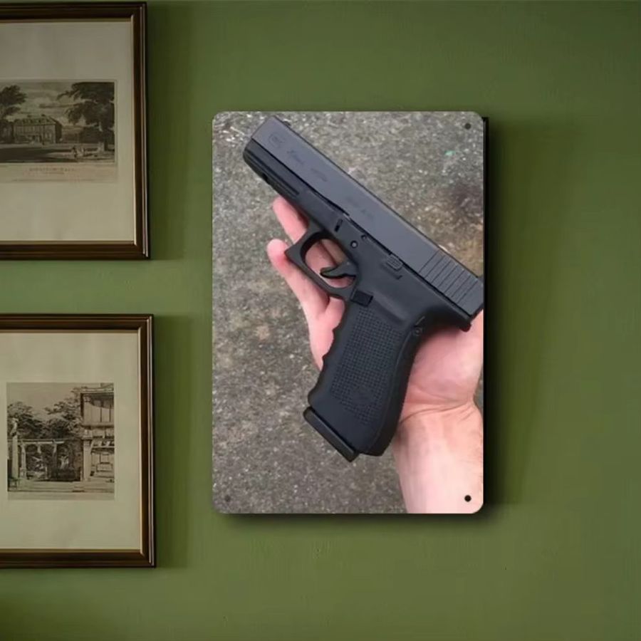 True Man's Toys Wandkunstschild aus schwarzem Eisen im Vintage-Design mit Glock-Hand-Motiv - Bild 2