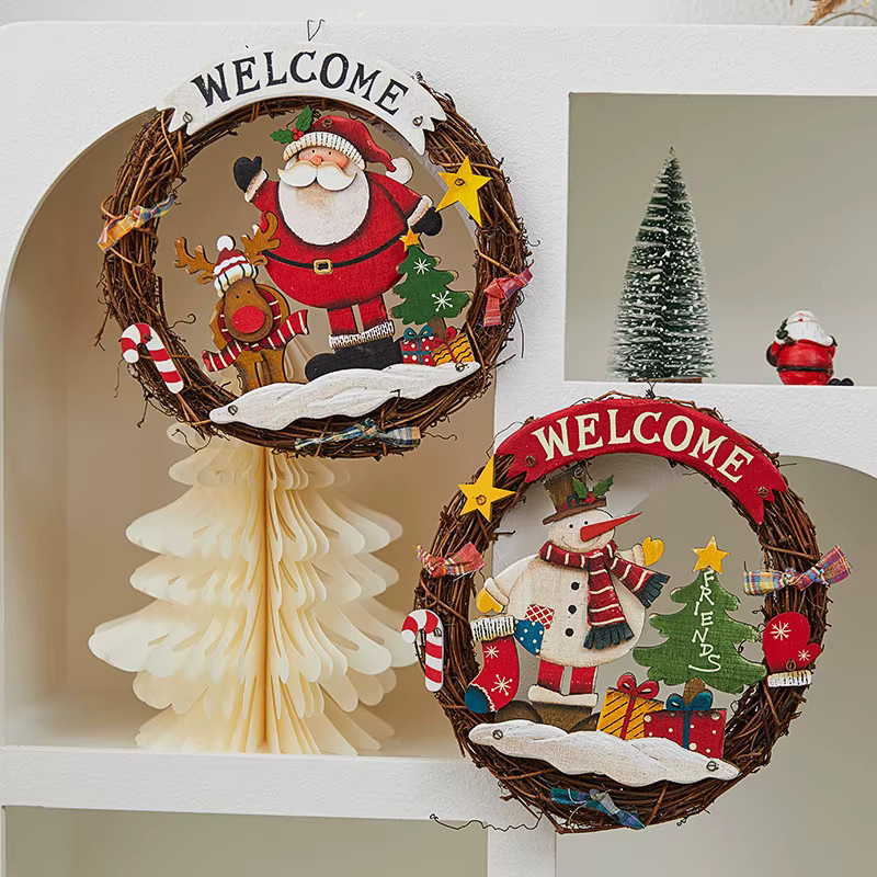 Festliche Weihnachts-Blumengirlande als hängendes Ornament aus Glas und Holz in Mehrfarbig für Fenster und Türdekoration - Bild 3