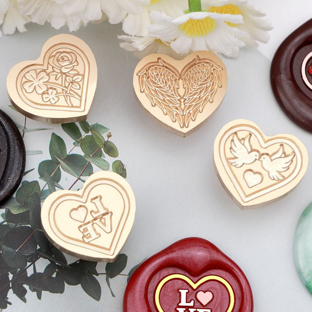 Siegelwachsstempel mit Herzform in Gold für Valentinstag und Hochzeitseinladungen - Bild 1