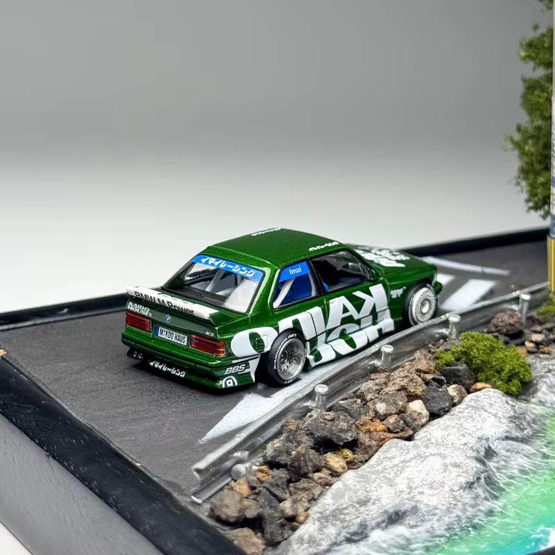 Kaido House M3 Grün, Legierungs-Gussmodell, 1:64, ab 14 Jahren - Bild 2