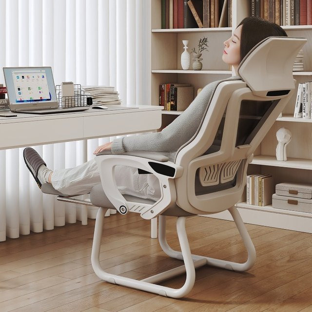 Ergonomischer Computerstuhl von LIUSHADUOLA in Schwarz oder Weiß mit Kopfstütze und verstellbarer Rückenlehne für Home-Office und Pausen - Bild 1
