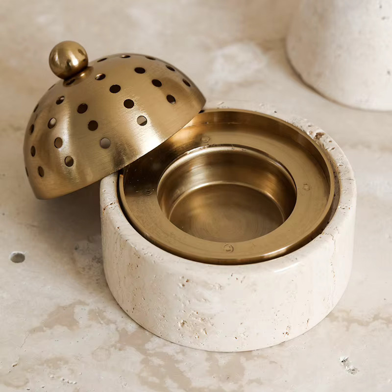LA TROUVAILLE Travertin Mabkhara Räuchergefäß aus Naturmarmor in Beige mit Messingabdeckung, B/T/H: 10,0 x 7,5 x 7,5 cm - Bild 3