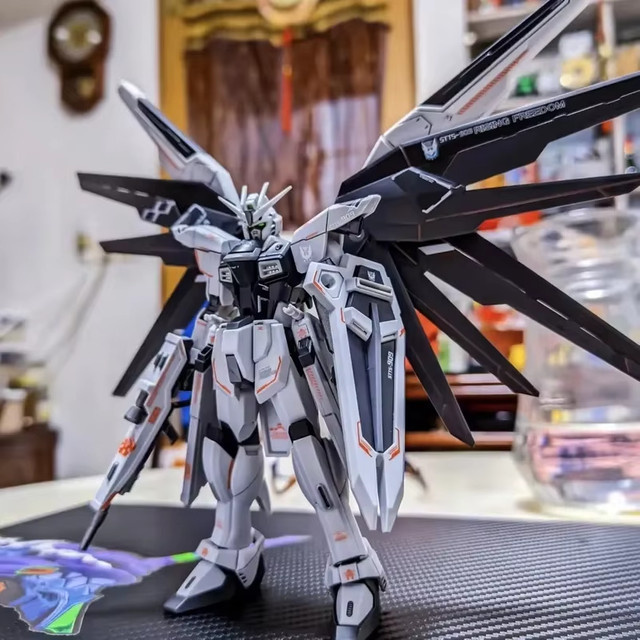 Newdom Zgmf-X10a Hg 1/144 Mech Montagemodellbausatz, Schwarz - Bild 1
