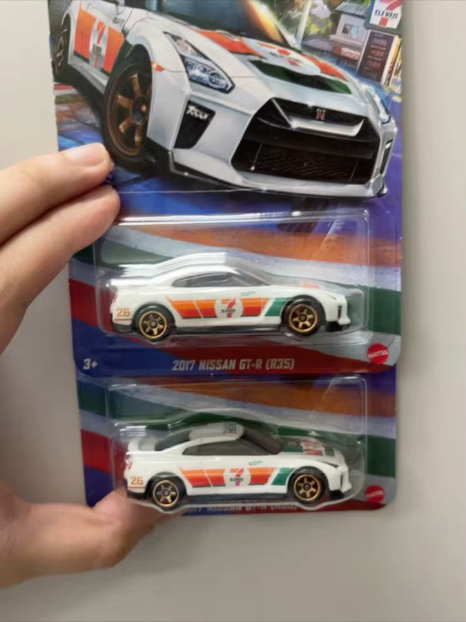 Hot Wheels 2017 Nissan GT-R R35, Druckguss-Modellauto, 1:64, ab 3 Jahren - Bild 2