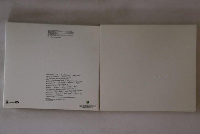 Beatles White Album CD von Apple Records, Rock Musik, Grau, Gebraucht - Bild 1