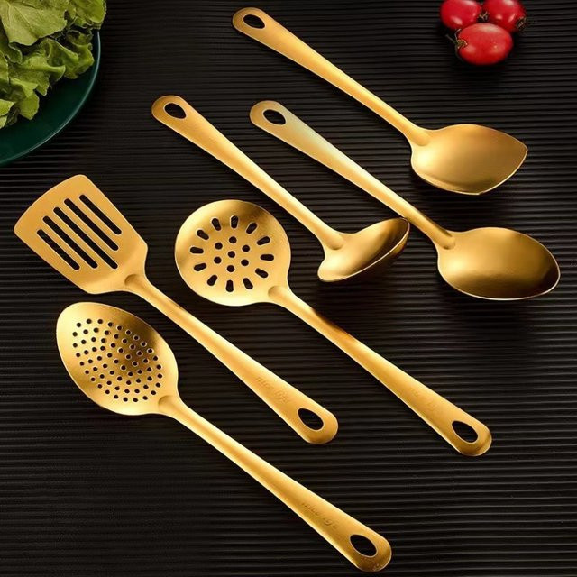 Goldenes Küchenset aus Edelstahl mit Spatel, Suppenlöffel und Sieb für Hot Pot - Bild 1