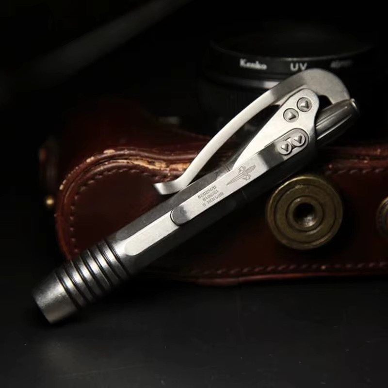 Microtech Titanlegierung Taktischer Stift Multifunktionsstift in Silber und Grau zur Selbstverteidigung und als Signaturstift - Bild 2