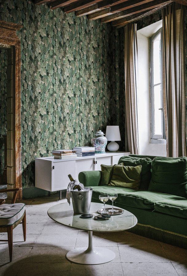 Rebel Walls Tapete No Time to Waste in Green mit floralem Art Nouveau Design aus Vlies - Bild 1