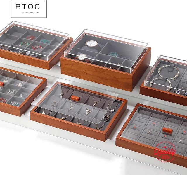 BTOO Be The Only One Schmuckschatulle Organizer aus Holz in Braun für Halsketten, Ringe und Ohrringe - Bild 1