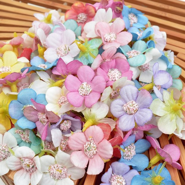 HUAYUXIANG Künstliche Gänseblümchen aus Seide in Multicolour, 30 oder 50 Stück, Durchmesser: 2,5 cm, für Hochzeits- und Partydekoration sowie DIY-Gartenprojekte - Bild 1