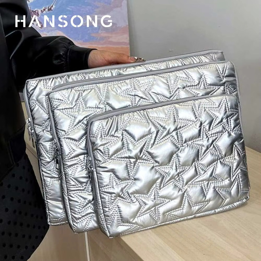Hansong Plissierte Tablet-Hülle in Silber für 11-15 Zoll iPads und Macbooks mit Sternform - Bild 4
