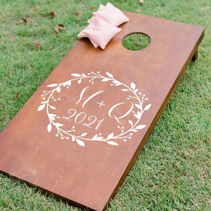 Duruibom Hochzeit Cornhole Aufkleber mit personalisierten Initialen und Datum, Rustikales Floral Design in Orange und Braun, Rechteckig - Bild 1