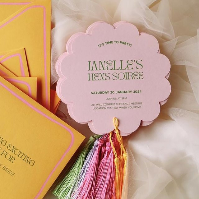 Personalisierte Blumen-Hochzeitseinladung mit individuellem Design für Save the Date, Tischkarten und Menükarten aus Papier - Bild 1