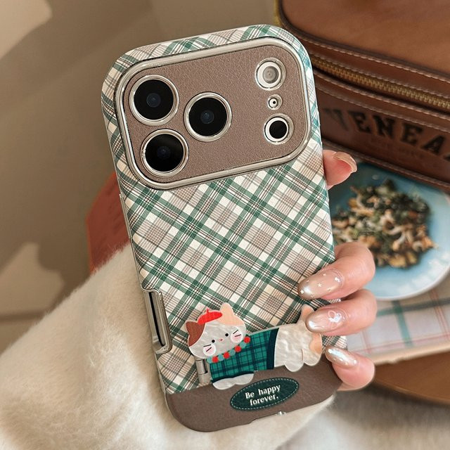 Handyhülle aus Kunstleder mit grünem Gittermuster und süßem Katzenmotiv für iPhone 17 16 15 14 13 12 Pro Max Plus inklusive Halterung - Bild 1