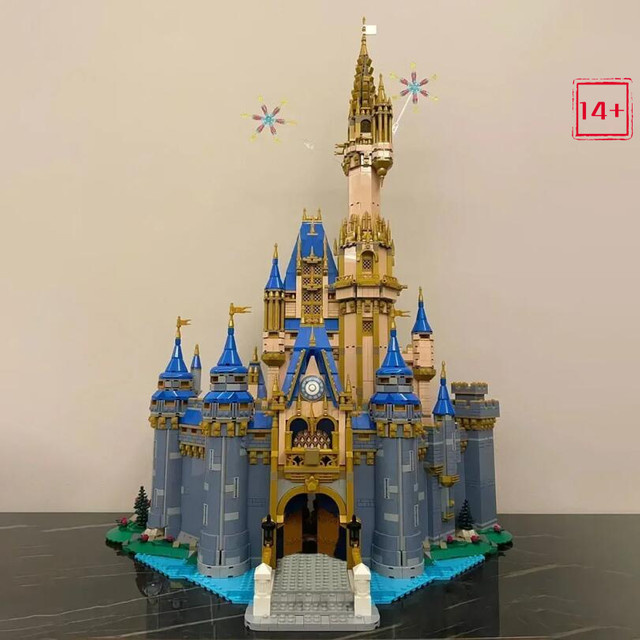 Disney Schloss und Umgebung Bausteine, 4837 Teile, ab 14 Jahre - Bild 1