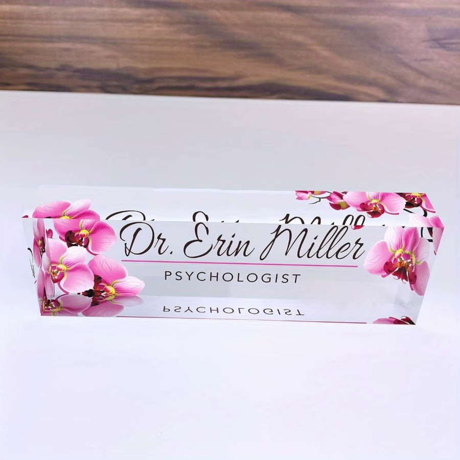 Maßgefertigtes Acryl-Schreibtisch-Namensschild von Hello Young mit Orchideen-Design in Rot und Mehrfarbig - Bild 1