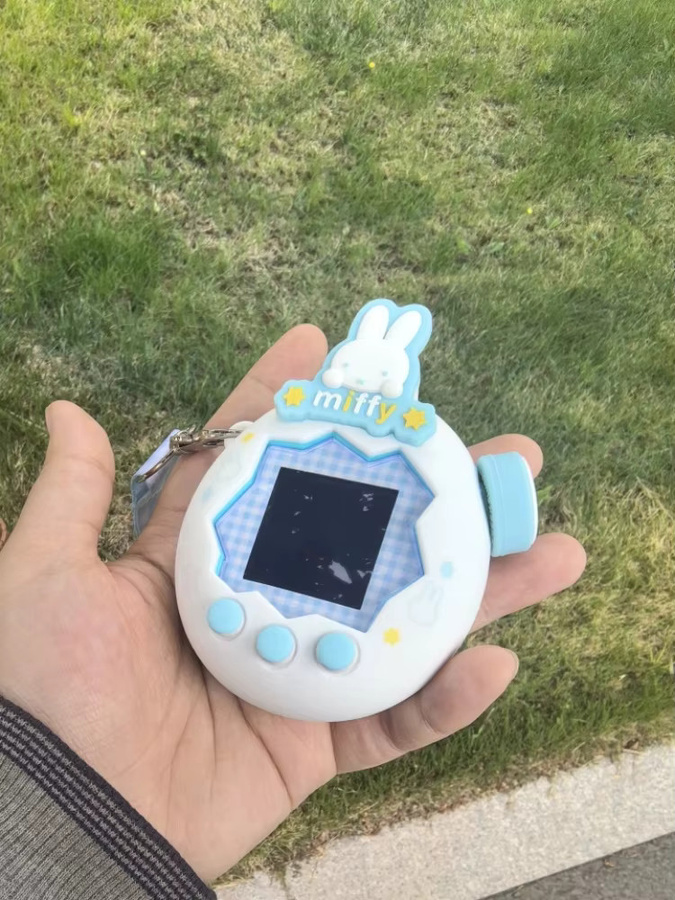 Miffy X Geekshare Tamagotchi Paradise Silikon-Schutzhülle, mit Cartoon-Aufkleber und Hängeriemen - Bild 2