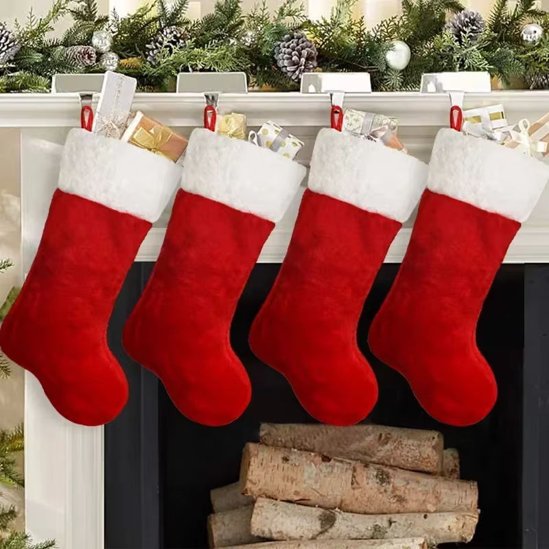 Weihnachtsmann Socken aus Stoff als Hängeornamente für den Weihnachtsbaum in Rot - Bild 4
