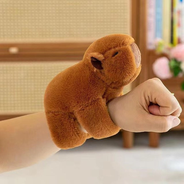 Yiran toy Kapibara Plüschtier mit Schwanz, Tier Rucksack Armband - Bild 1