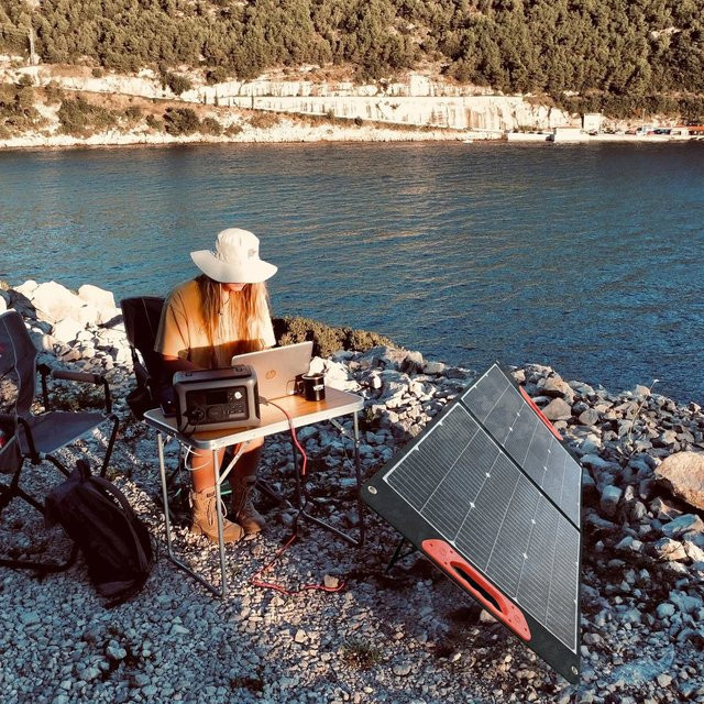 JINGYANGPV 100W Faltbares Solarpanel in Schwarz, Wasserdichtes Tragbares Solarladegerät für Camping, Wohnmobil und Outdoor - Bild 1
