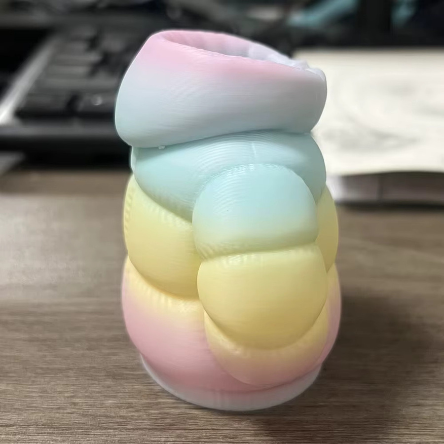 Kreativer 3D-Stifthalter in Daunenjackenform als aufrechte Stifttasche für deinen Schreibtisch und dein Büro, Schwarz/Mehrfarbig - Bild 5
