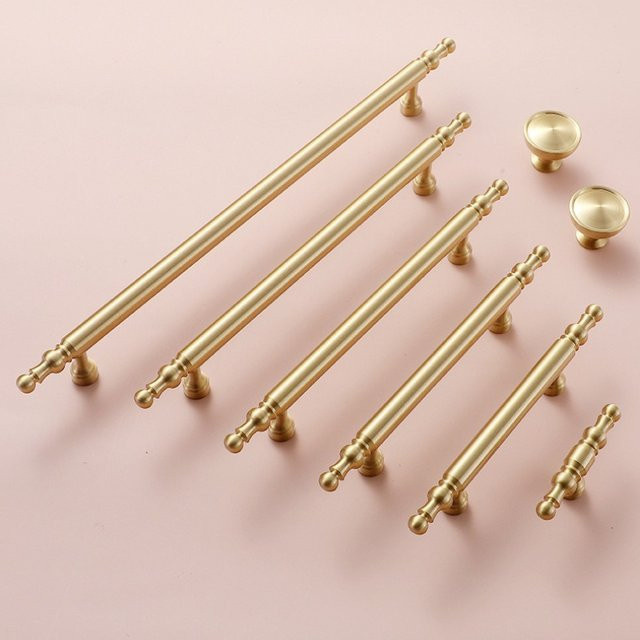 Schöner Wohnen Schrankgriff aus Messing in Gold mit gebürsteter Oberfläche - Bild 1