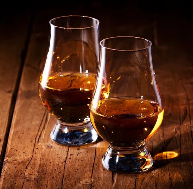 Kristallglas-Whiskey-Snifter-Becher mit Deckel, transparenter Tumbler im europäischen Stil, 200 ml - Bild 1