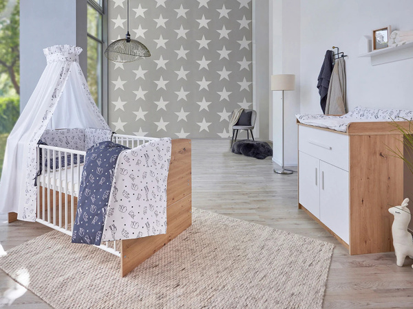 Schardt Babyzimmer Pepe 3-teiliges Set in Weiß mit Wickelaufsatz und 3-türigem Kleiderschrank im skandinavischen Stil