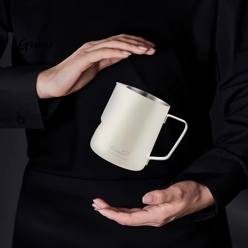 GIANXI Milchaufschäumer aus Edelstahl in Weiß, 600 ml Milchkännchen für Kaffee und Tee - Bild 5